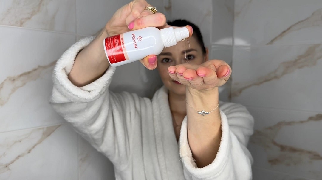 Konsystencja olejku do demakijażu Atopicin